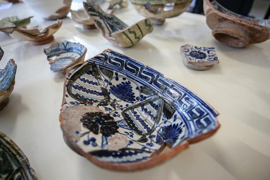 Batı Anadolu Müzelerinde Sergilenen El Sanatı Örnekleri - İznik Mavi Çini