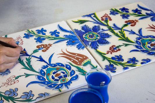 Müstesna Mekanın Muhteşem Süsleri - İznik Mavi Çini