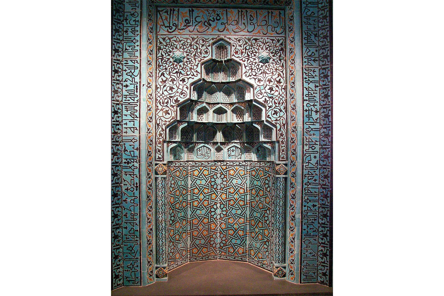 Sanatta Düğüm Motifi ve Simgesel Yansımaları - İznik Mavi Çini