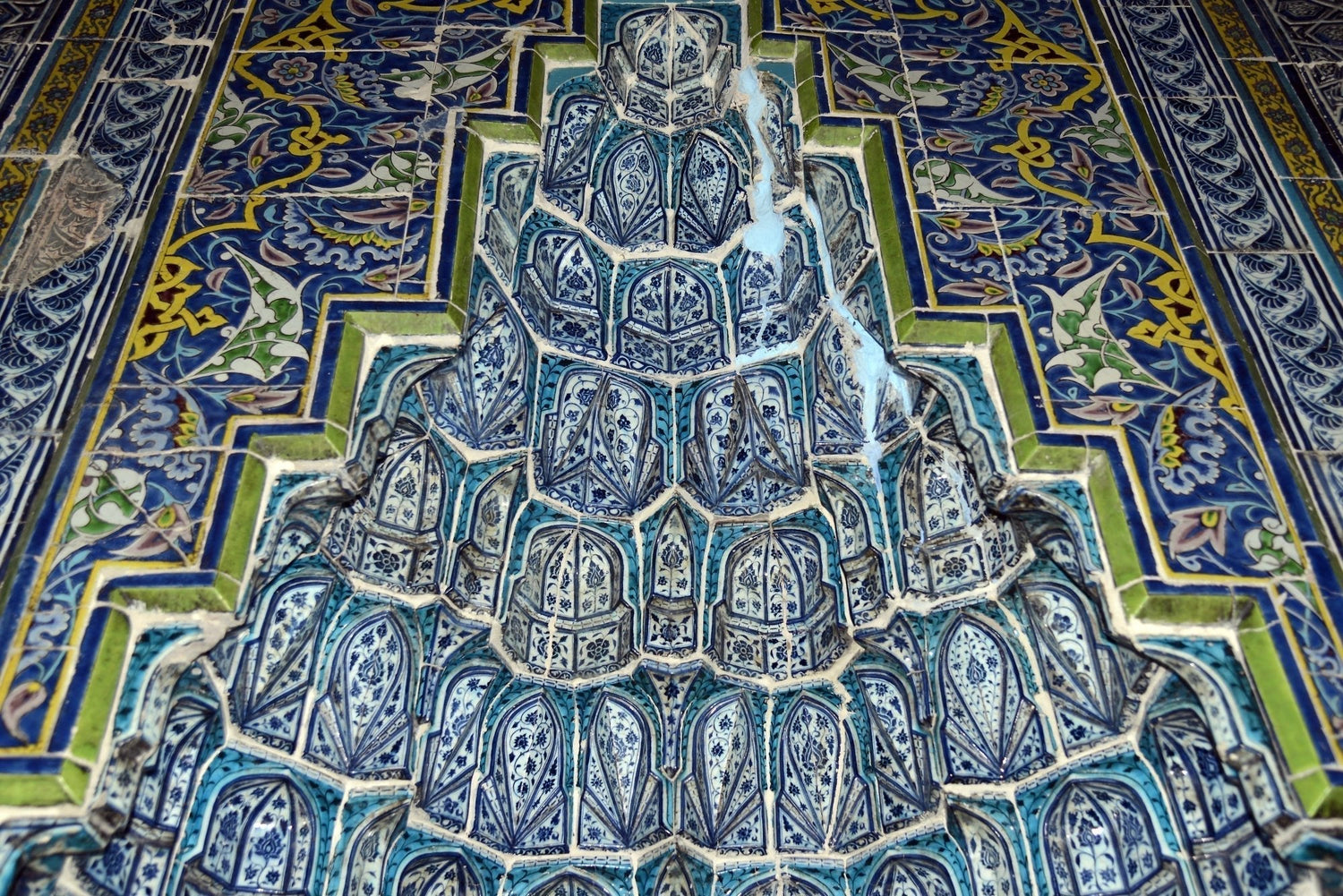 Tebrizli Ustalar ve Osmanlı Mimarisine Katkıları - İznik Mavi Çini