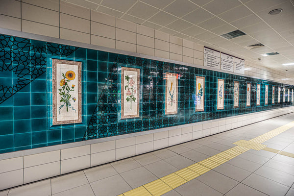 İstanbul Bağlarbaşı Metrosu İznik Çini Panosu
