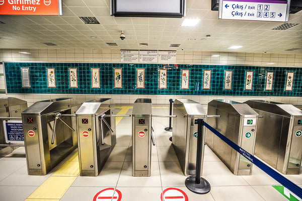 İstanbul Bağlarbaşı Metrosu İznik Çini Panosu
