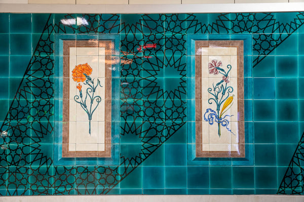 İstanbul Bağlarbaşı Metrosu İznik Çini Panosu