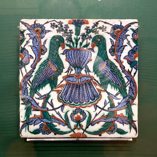 Çeşme Başında İki Kuş Desenli İznik Çini Karo - Karolar