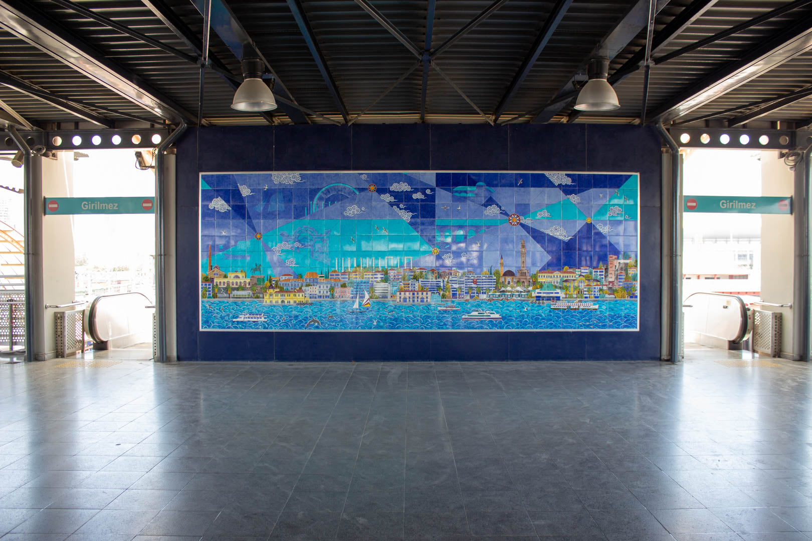 Halkapınar Metro İstasyonu İznik Çini Panosu