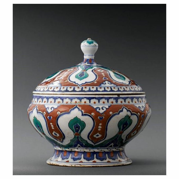 Louvre Müzesi Rumi Desenli İznik Çinisi Kapaklı Kase - Kaseler